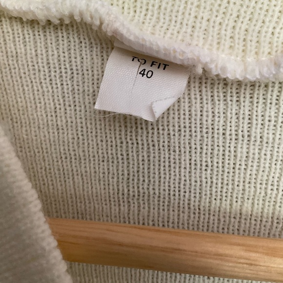 Vintage Ireland Shamrock Embroidered V-neck Sweater - Picture 5 of 5